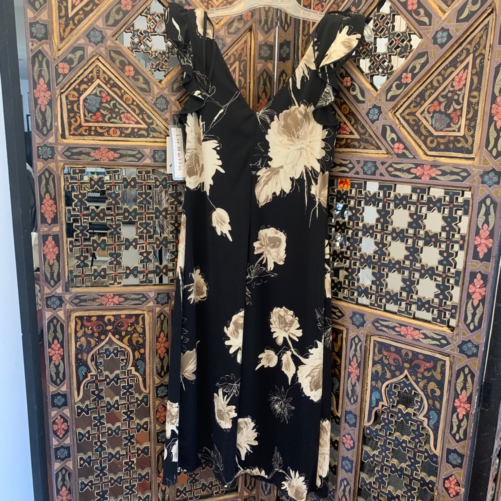 NWT floral dress knee length with flowy cap sleeves 🌸🌼 - Picture 8 of 8